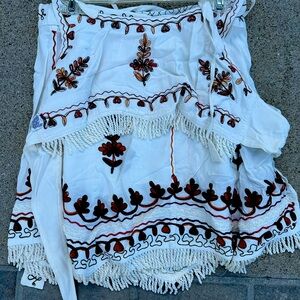 Very nice embroidered fringed wrap skirt with halter top.  Lovely 🌹